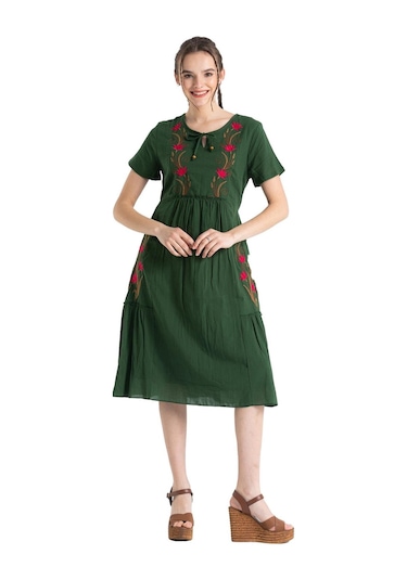 Kısa Kol Şile Bezi Lalezar Nakışlı Midi Boy Elbise Yeşil