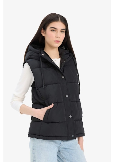 Defacto Regular Fit Kapüşonlu Fermuarlı Şişme Yelek E8590ax25aubk27 Siyah