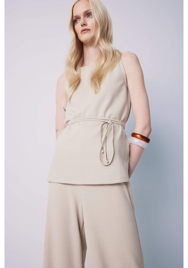 DeFacto Regular Fit Kayık Yaka Bağcıklı Pike Kolsuz Bluz	 E5778AX25SPBG187