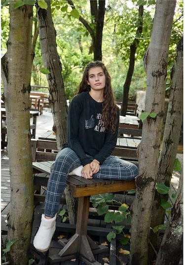 Aydoğan Kadın Bisiklet Yaka Termal Pijama Takımı 30054s- 1 Adet Siyah Aydoğan Kadın Bisiklet Yaka Termal Pijama Takımı 30054s- 1 Adet Siyah