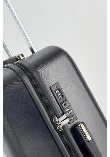 Orta Boy %100 Polikarbon Valiz Siyah 1815