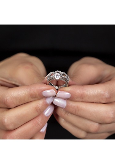 Zirkon Taşlı Zincir Tasarım 925 Ayar Gümüş Kadın Tektaş Yüzük Beyaz