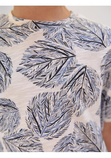 Luess Erkek Çocuk Yaprak Desenli Tshirt Şort Takım Beyaz - Mavi Luess Erkek Çocuk Yaprak Desenli Tshirt Şort Takım Beyaz - Mavi