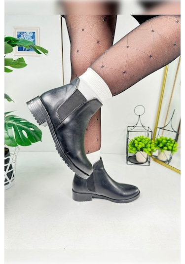 Günlük Kadın Siyah Bot Kalın Oval Burunlu Lastikli Alçak Topuklu Tırtıklı Taban Kısa Bootie 425 Siyah Günlük Kadın Siyah Bot Kalın Oval Burunlu Lastikli Alçak Topuklu Tırtıklı Taban Kısa Bootie 425 Siyah