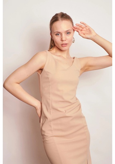 Likralı Krep Kumaş Ön Arka V Yaka Kolsuz Önden Yırtmaçlı Diz Altı Elbise-bej Bej