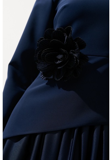 Lora Çiçek Broş Lacivert Lacivert