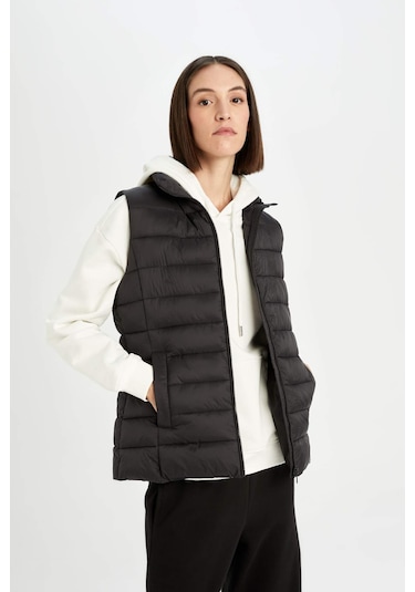 DeFacto Su İtici Dik Yaka Kapitoneli Fermuarlı Cepli Mevsimlik Şişme Yelek A0975AX25SPBK27 Siyah