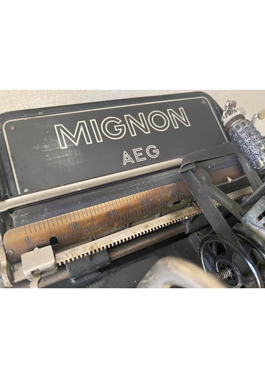 Aeg Mignon Antika Daktilo - Koleksiyonluk Metal Kasalı Daktilo No