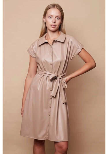 Kadın Hafif Likralı Ekolojik Deri Yakalı Düşük Omuzlu Yan Cepli Düğmeli Diz Boy Elbise-bej Bej