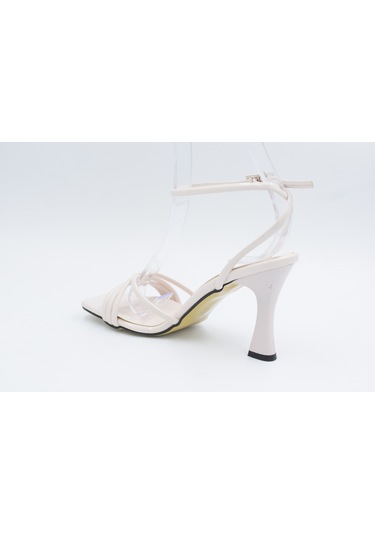 Beyaz Shoes İnce Biyeli Topuklu Kadın Ayakkabı Bej