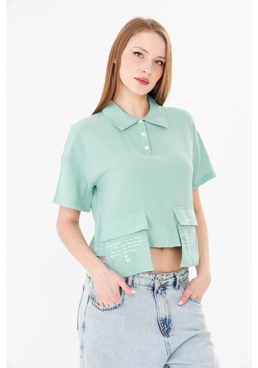 Sortie Collection Polo Yaka Yazı Baskılı Cep Detaylı Crop Bluz Mint MİNT