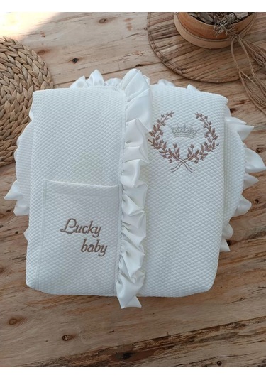 Yenidoğan Ultralüks Fermuarlı Ve Cepli Lucky Baby Nakışlı Bebek Battaniyesi Kundak Ekru Çok Renkli