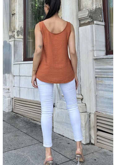 Kadın Kiremit Yuvarlak Yaka Ve Düğme Detaylı, Kalın Askılı Keten Atlet Bluz Kiremit