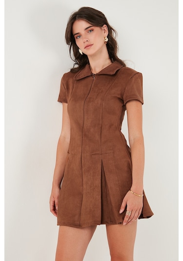 Lela Regular Fit Fermuarlı Polo Yaka Kısa Kollu Pileli Süet Bayan Elbise 5866438 Taba