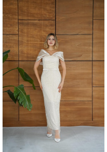 Düşük Omuz Üzeri Taş Boncuk İşlemeli Gold Uzun Abiye Elbise Gold