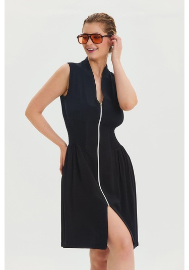 Dik Yaka Fermuar Detaylı Yazlık Elbise Siyah