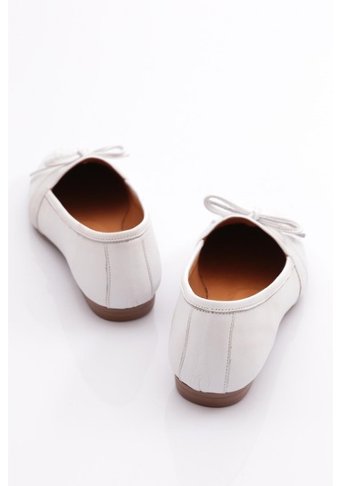 Dgn 133 Kadin Büzgü Detayli Babet 133-2109-R6840 Beyaz Dgn 133 Kadin Büzgü Detayli Babet 133-2109-R6840 Beyaz