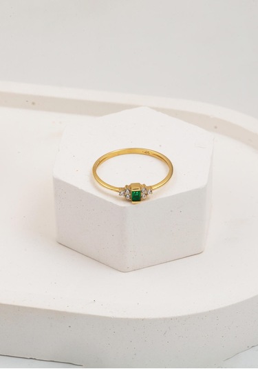 Bilezikci Yeşil Bagetli 14 Ayar Altın Minimal Yüzük Sarı Altın