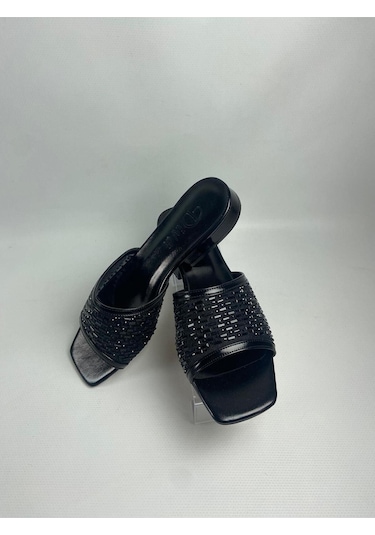 Ortu Siyah Cilt İşlemeli Terlik Siyah