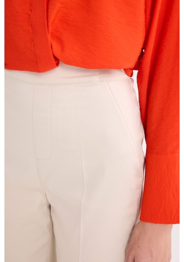 DeFacto Sigaret Normal Bel Düz Paça Saten Kumaş Pantolon J8743AZ25SMBG687 DeFacto Sigaret Normal Bel Düz Paça Saten Kumaş Pantolon J8743AZ25SMBG687