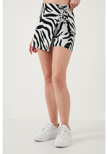 Lela Desenli Slim Fit Yüksek Bel Bağlama Detaylı Bayan Şort Etek 5865358 Siyah