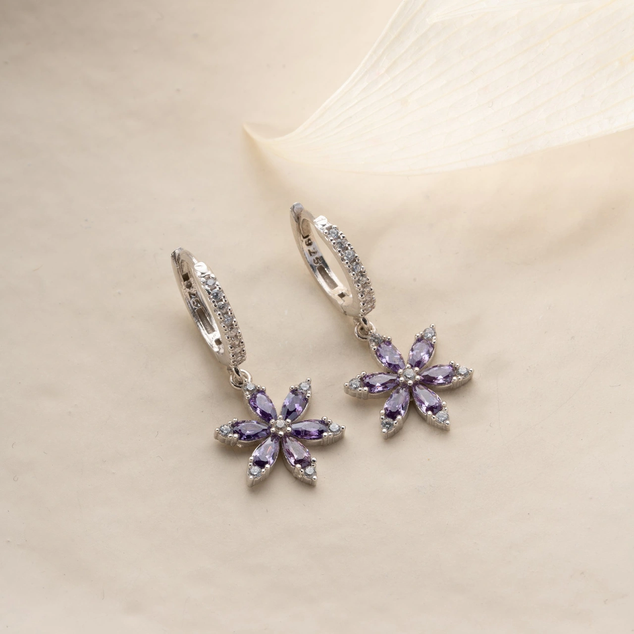 925 Ayar Gümüş Mor Taşlı Çiçek Küpe Gümüş