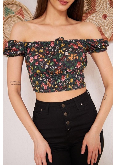 Darlin Moda Siyah Çiçek Desenli Gipe Detaylı Crop Bluz Dm7000