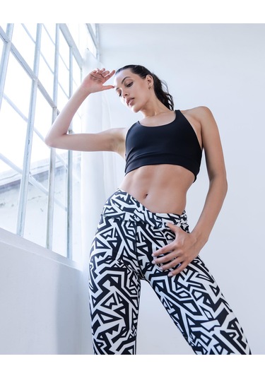 Siyah Beyaz Geometrik Desenli Toparlayıcı Spor Kapri Tayt SİYAH - BEYAZ