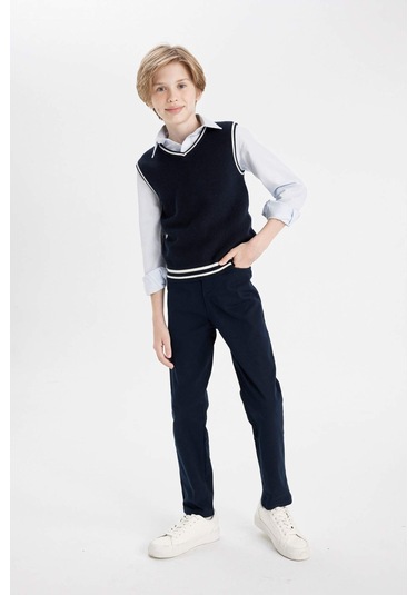 DeFacto Erkek Çocuk Düz Paça Cepli Lacivert Basic Düz Gabardin Okul Pantolonu U3254A624AUNV253 DeFacto Erkek Çocuk Düz Paça Cepli Lacivert Basic Düz Gabardin Okul Pantolonu U3254A624AUNV253