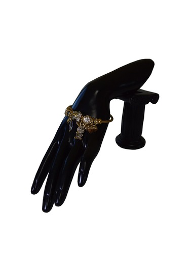 Uzel Çelik Bileklik Sarı Gold Model Beyaz Tavşan Charmlı Beyaz