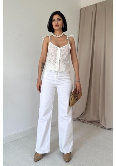 Beyaz Bağcıklı Brode Bluz Beyaz