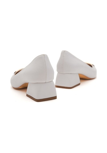 Scenic Beyaz Tokalı 4cm Sivri Burun Topuklu Ayakkabı Beyaz