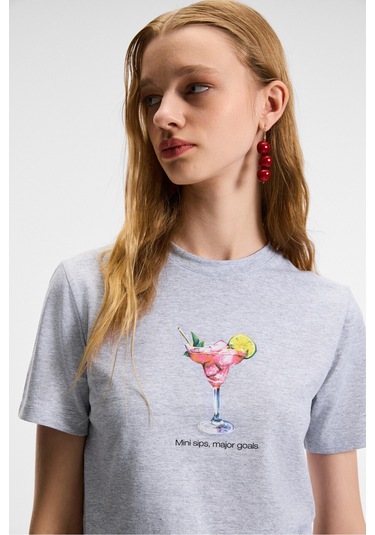 IVONNE Kadın Cocktail Baskı Desenli Kısa Kollu Organik Pamuklu Bisiklet Yaka Crop Grimelanj T-Shirt