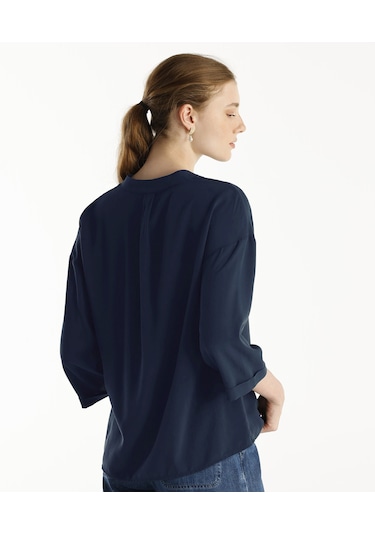 Yargıcı Yaka Detaylı Bluz Lacivert