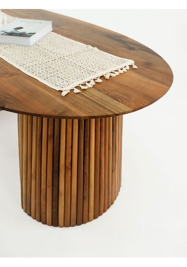 Çubuk Ayak Verona Model Oval Masa