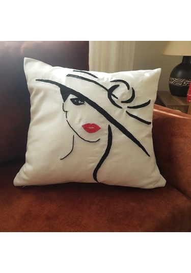 Şapkalı Kadın Punch İşleme Dekoratif Kırlent 50*50 Cm