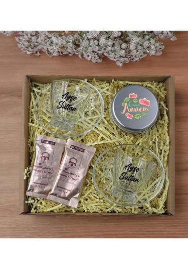Bk Gift Kişiye Özel İsimli 2li Cam Kahve Fincanı & Türk Kahvesi & Gümüş Metal Kutuda Kokulu Mum Hediye Seti-3, Anneye Hediye, Anneler Günü Hediyeleri