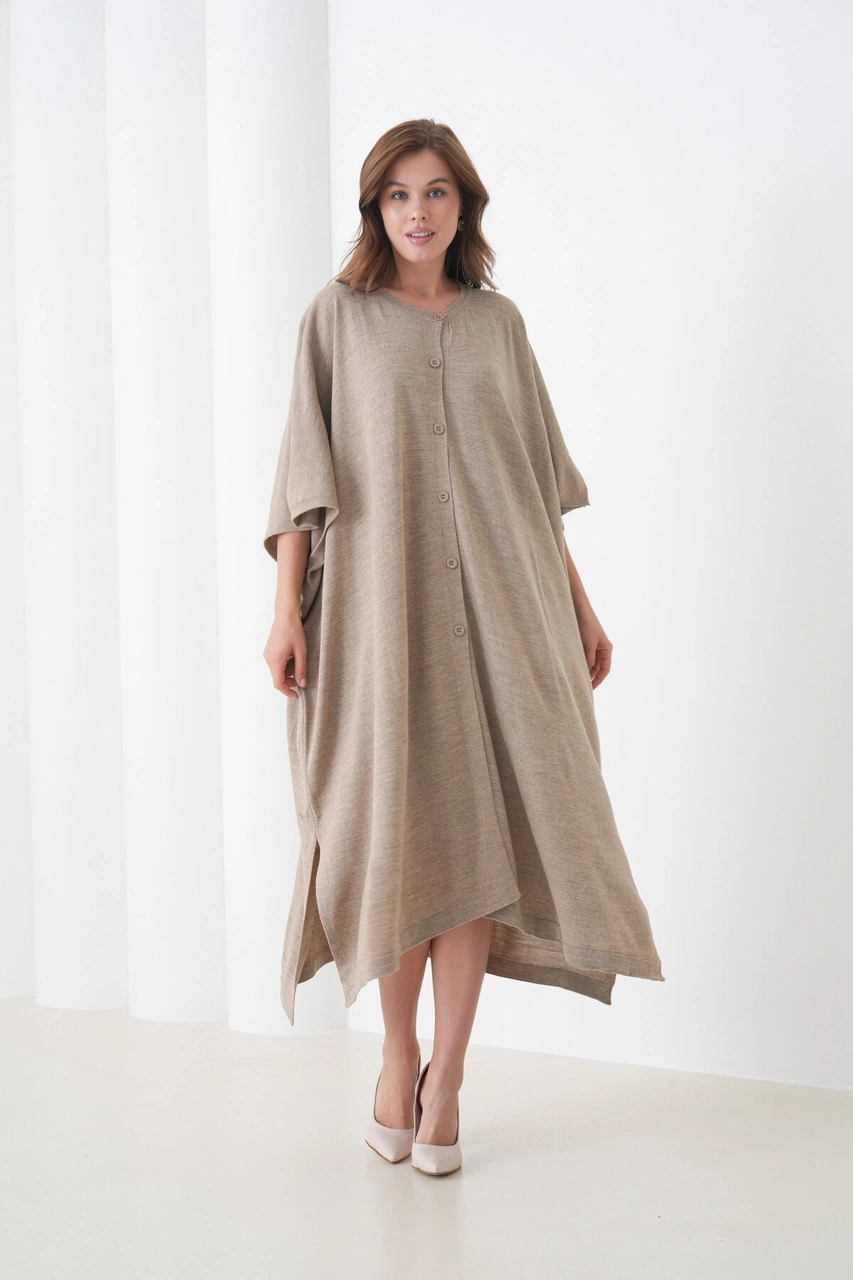 Kadın Tesettüre Uygun Önden Düğmeli Asimetrik Kesim Yarasa Kol Şık Geniş Kalıp Panço Ceket Vizon