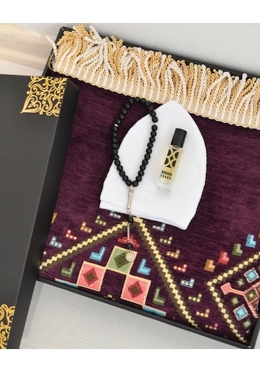 Erkekler İçin Seccade Takke Tesbih Esans Hediyelik Seti Kilim Desenli Kadife Astarlı Seccade Ve Özel Kutulu Lüks Hac Umre Hediyesi Mor