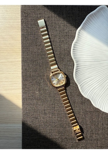 Retro Minimal Metal Kordon Vintage Kadın Kol Saati Altın Sarı