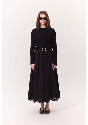 Nakış Detaylı Geniş Etek Siyah Siyah