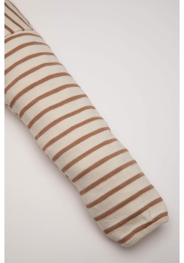 DeFacto Kız Bebek Çizgili Bebe Yaka İçi Yumuşak Tüylü Sweatshirt D6195A5NSBN564 Kahve DeFacto Kız Bebek Çizgili Bebe Yaka İçi Yumuşak Tüylü Sweatshirt D6195A5NSBN564 Kahve