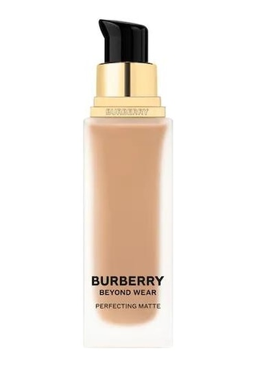 Burberry Beyond Wear Perfecting Mattte Fondöten 85 Medium Neutral
