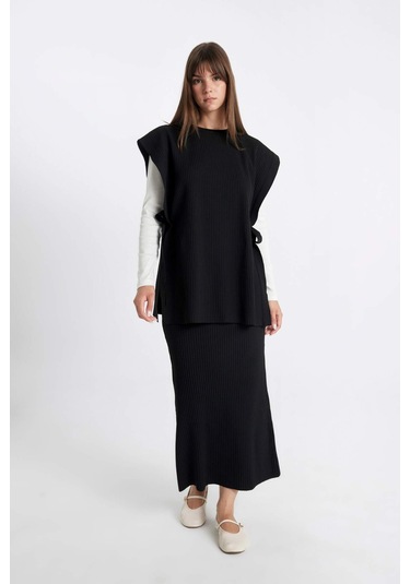 Defacto Regular Fit Basic Düz Maxi Siyah Triko Etek A1314AX24AUBK81 Siyah Defacto Regular Fit Basic Düz Maxi Siyah Triko Etek A1314AX24AUBK81 Siyah