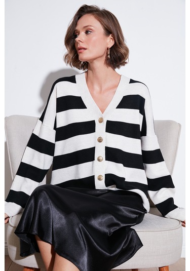 Lela Regular Fit Çizgili V Yaka Düğmeli Soft Akrilik Bayan Hırka 4615188 Taş-Siyah