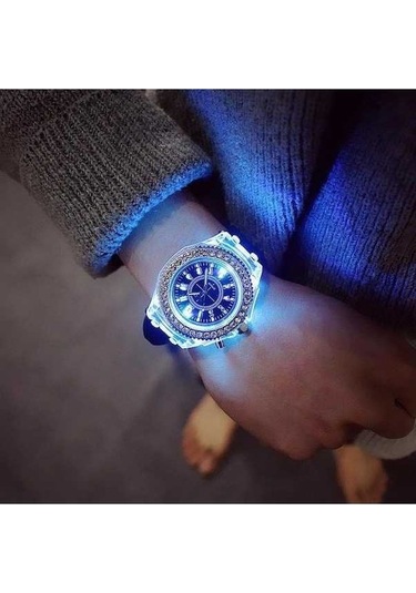 Bosphorusboutique02 Moda Taklidi Led Işıklı Spor Kadın Kol Saati, Mor, 4.0cm, Açık, Çok Renkli Çok Renkli