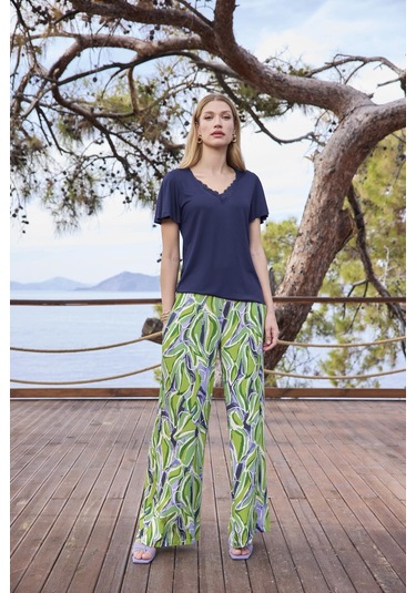 Monamise Kadın Yaprak Desenli Dantelli Kısa Kollu V Yaka Saten Alt Üst Takım 25071 Lacivert