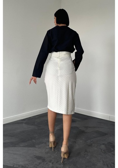 The İstanbul Beyaz Çizgili Poliviskon Etek Beyaz