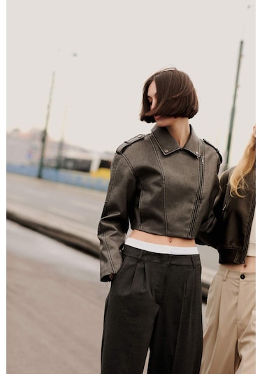 DeFacto Regular Kalıp Fermuarlı Eskitme Suni Deri Kısa Bomber Ceket B8663AX24SPAR153