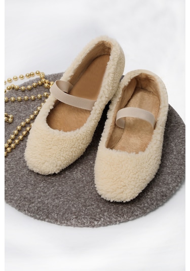 Krem Peluş Tüylü Bant Detaylı Kadın Ev Ayakkabısı Babet Krem